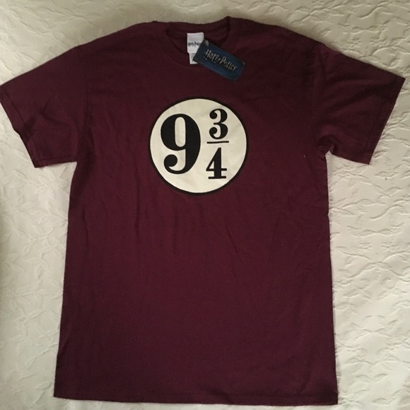 HARRY POTTER 9 3/4 Maroon T-shirt Mens M NWT - Picture 1 of 4
